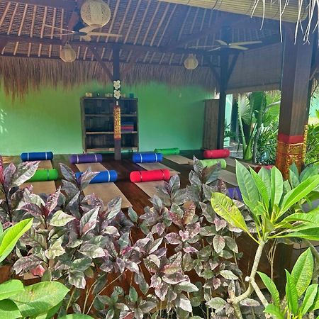 Island Garden Huts Lembongan Bed & Breakfast Exterior photo