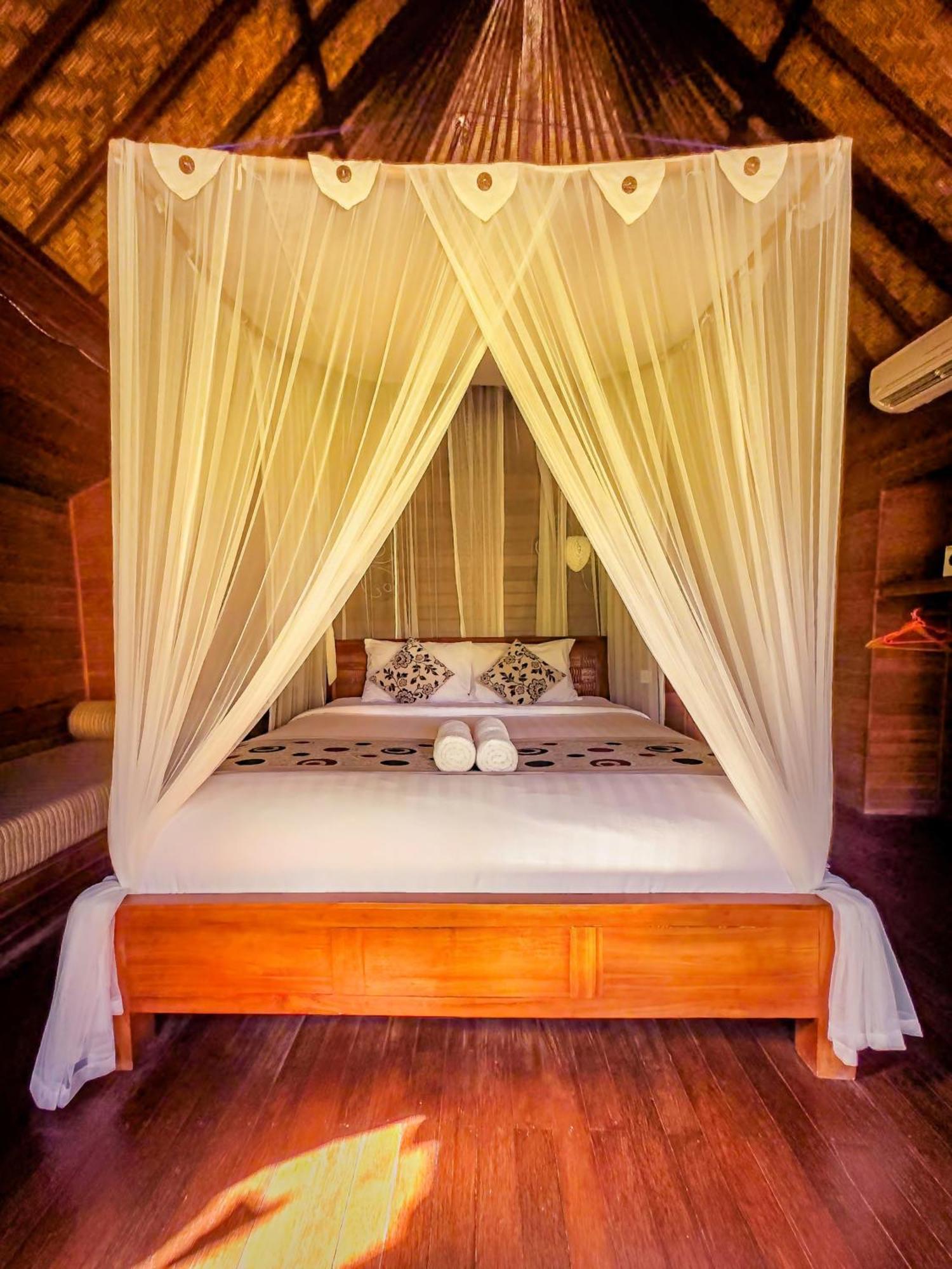 Island Garden Huts Lembongan Bed & Breakfast Exterior photo