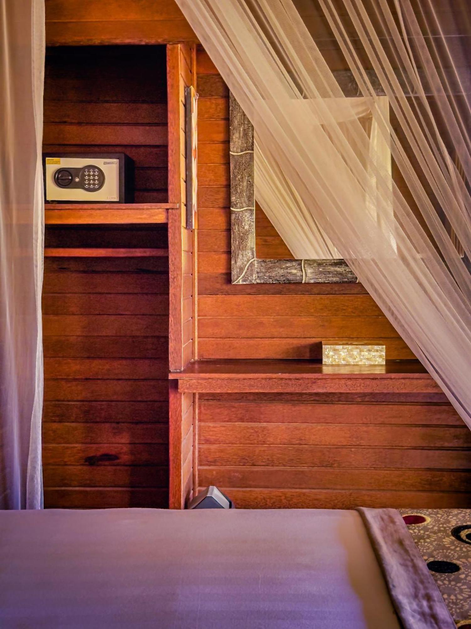 Island Garden Huts Lembongan Bed & Breakfast Exterior photo