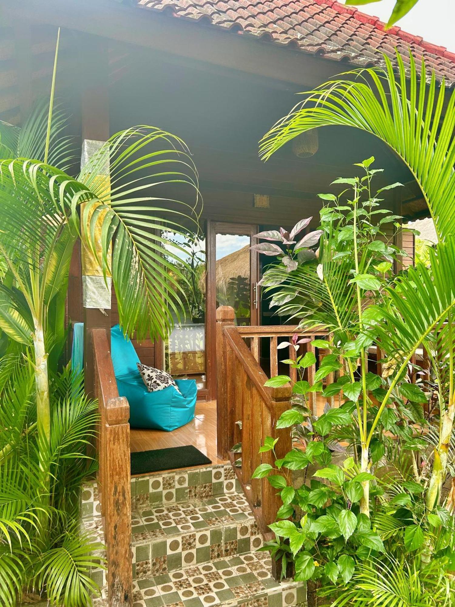 Island Garden Huts Lembongan Bed & Breakfast Exterior photo